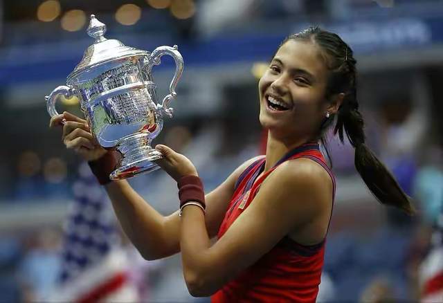 对引援的眼 对引援的眼