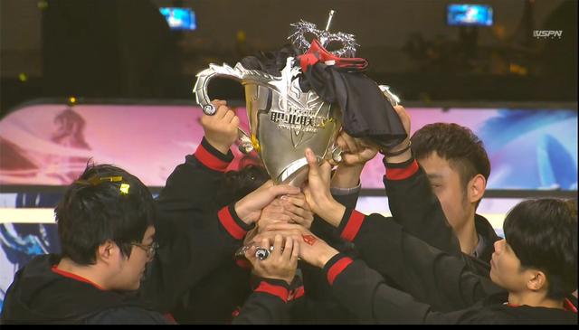 五年前的今天LPL结束LCK六连冠，五年后LPL国际赛事会师决赛